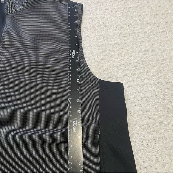 PGA Tour Men's Charcoal and Black Vest~ Size Medium - Picture 9 of 10